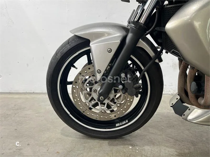 Kawasaki Z750 – Vista 15