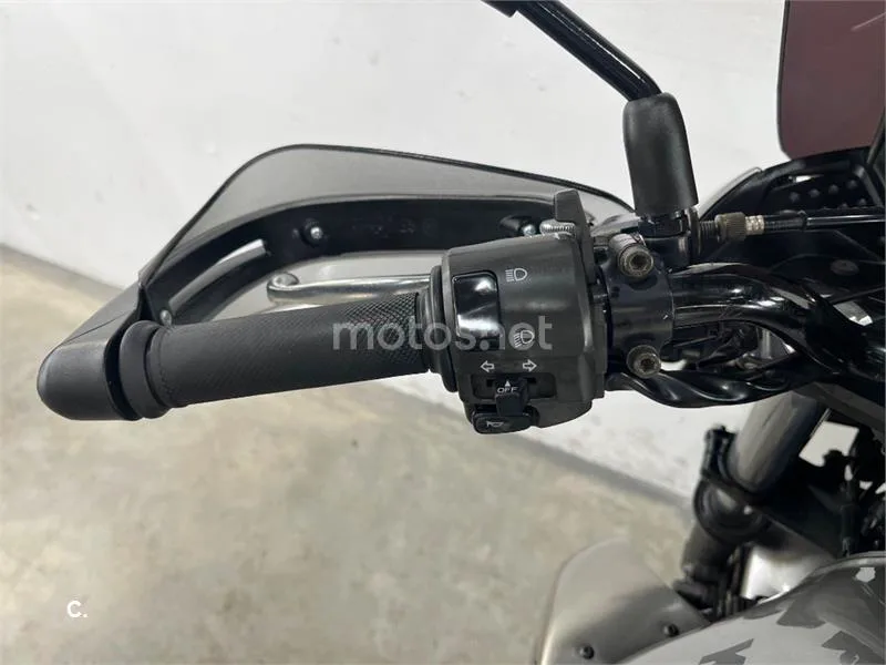 Kawasaki Z750 – Vista 17