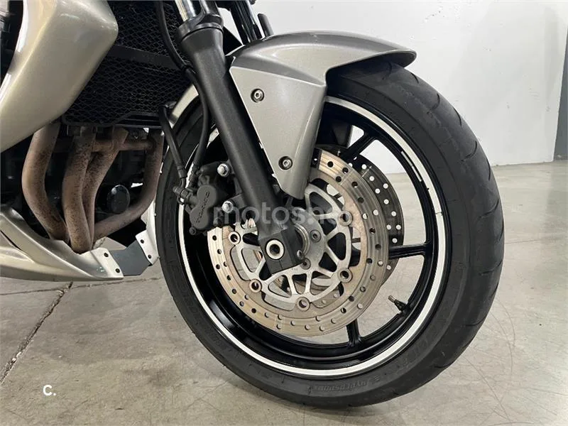 Kawasaki Z750 – Vista 10