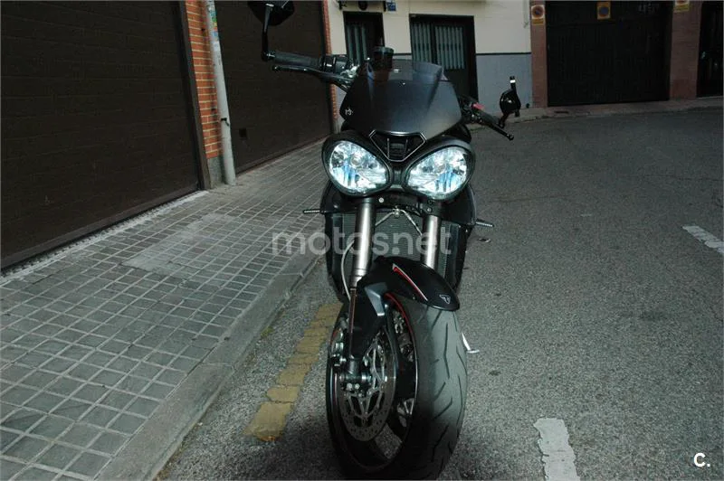 Triumph Street Triple – Vista 8