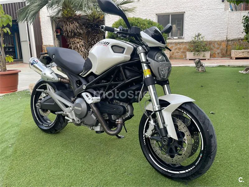 Ducati Monster 695 – Vista 2