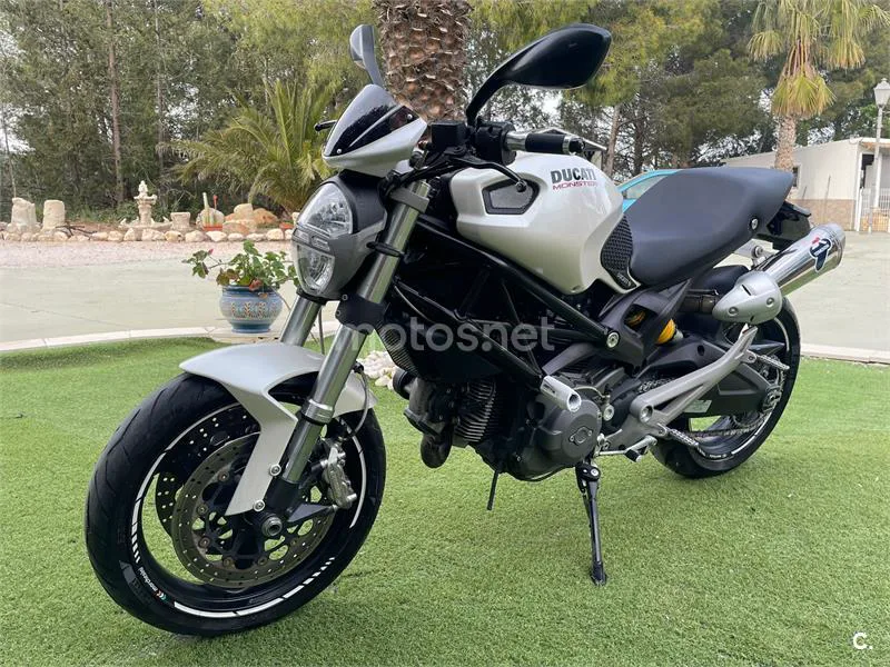 Ducati Monster 695 – Vista 3