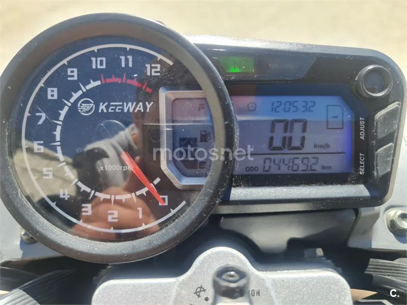 Keeway RKV 125 – Vista 11