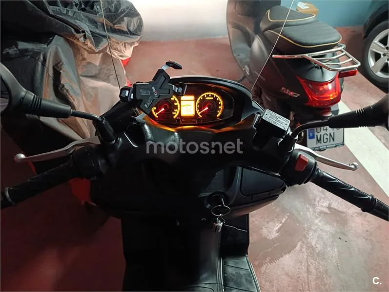 Suzuki Burgman 125 - Vista 8