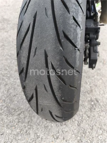 Kawasaki Z 750 – Vista 23