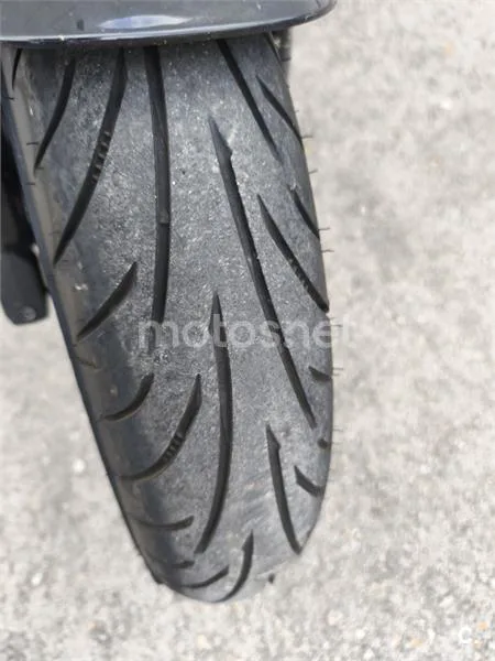 Kawasaki Z 750 – Vista 25