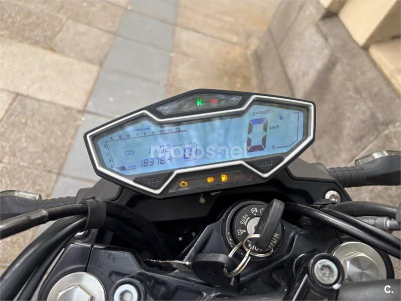 CFMOTO 650NK – Vista 3