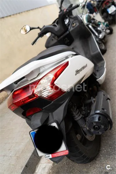 Kymco Super Dink 125 – Vista 3