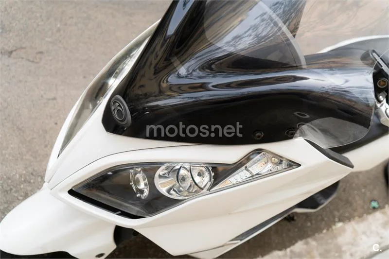 Kymco Super Dink 125 – Vista 7
