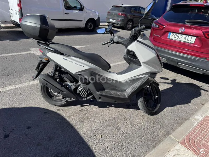 Kymco Sky Town 125 – Vista 3
