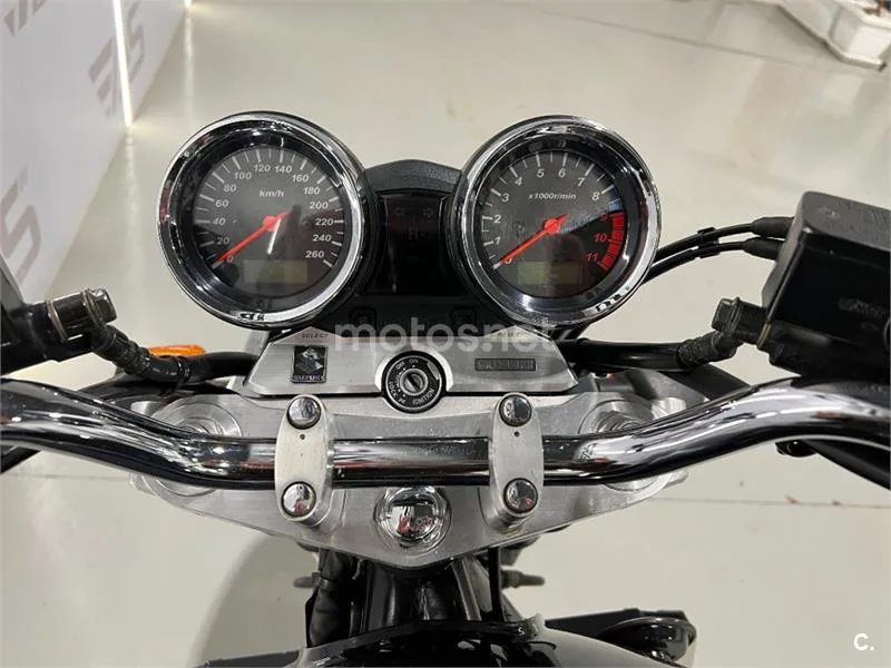 Suzuki GSX 1400 – Vista 14