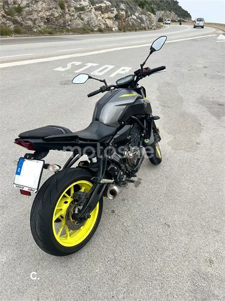 Yamaha MT-07 – Vista 7