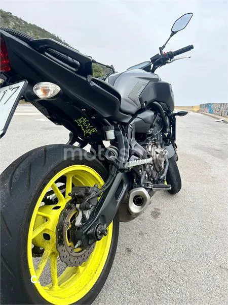 Yamaha MT-07 – Vista 8