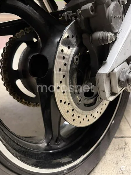 Suzuki GSR 600 – Vista 7