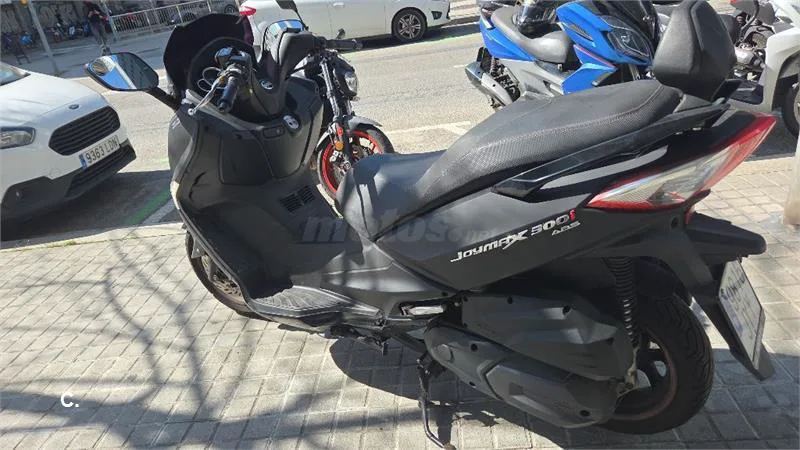 SYM Joymax 300 – Vista 4