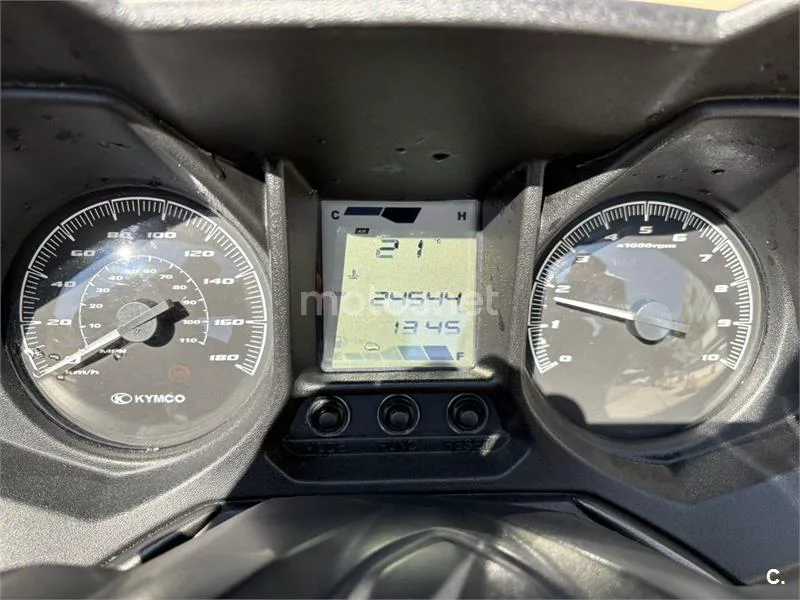 Kymco Grand Dink 300 – Vista 8