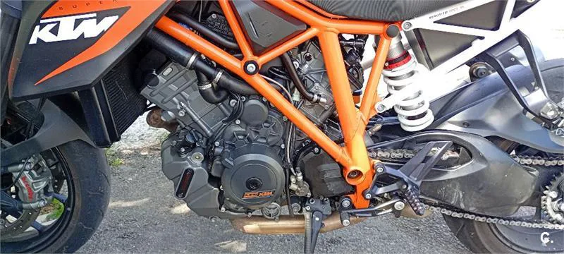 KTM 1290 Super Duke R – Vista 4