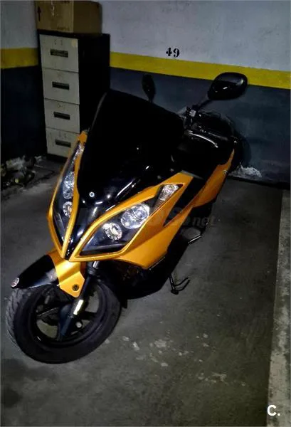 Kymco Super Dink 300i – Vista 4