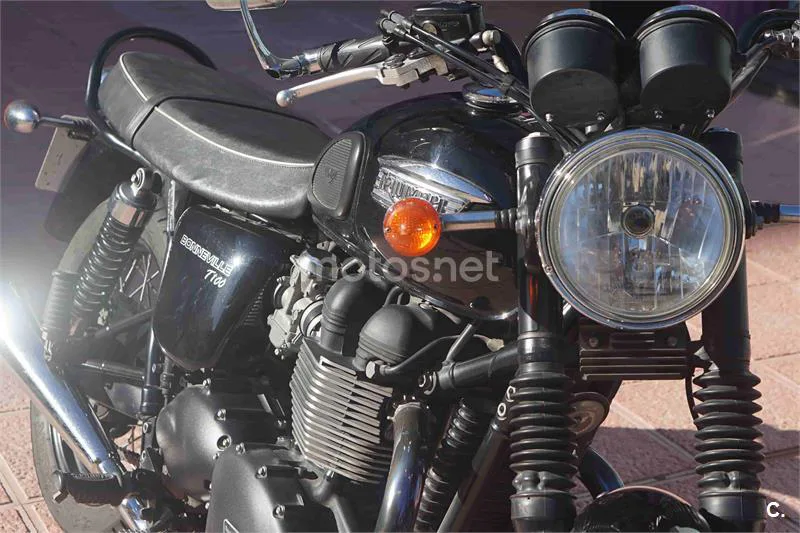 Triumph Bonneville T100 – Vista 2