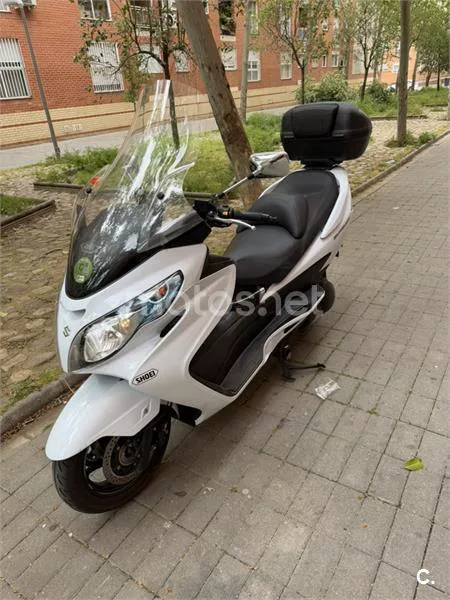 Suzuki Burgman 400 – Vista 3