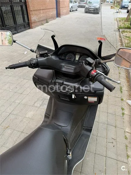 Suzuki Burgman 400 – Vista 6