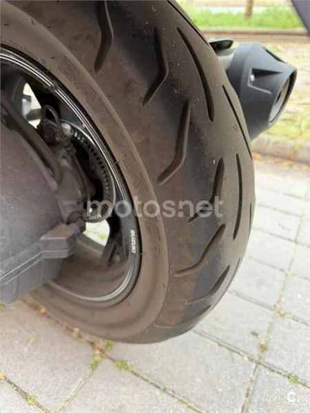 Suzuki Burgman 400 – Vista 8