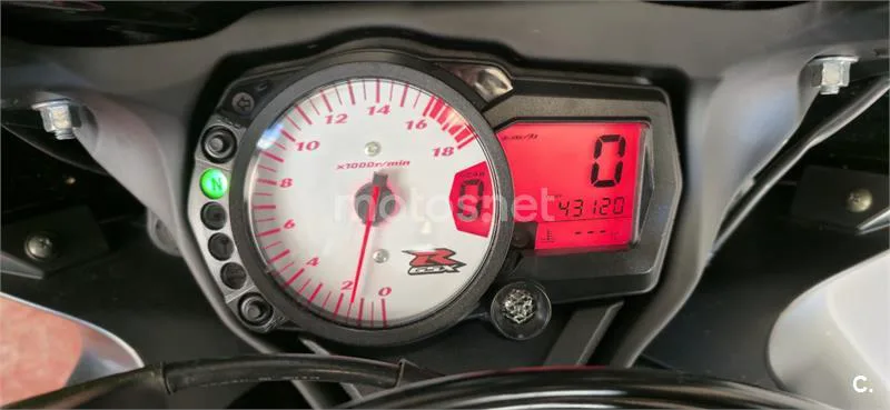 Suzuki GSX R600 – Vista 10
