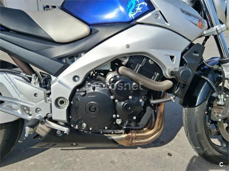 Suzuki GSR 600 – Vista 7