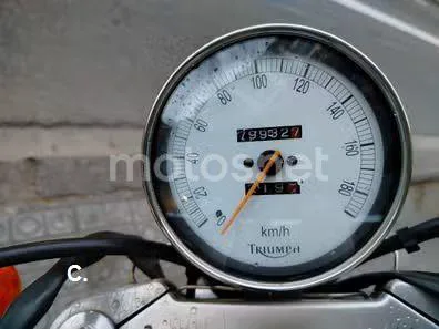 Triumph Speedmaster 800 – Vista 5