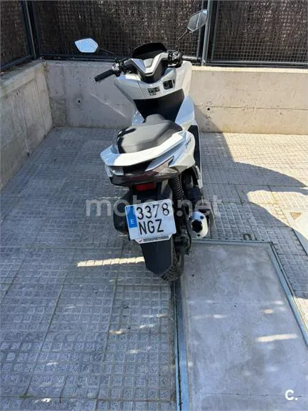 Honda PCX 125 – Vista 4