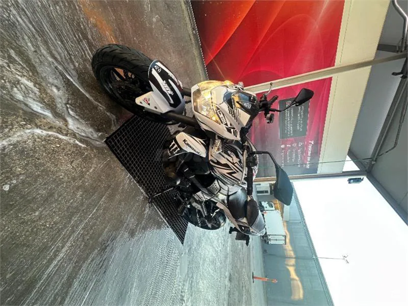 Kawasaki Z 750 – Vista 2