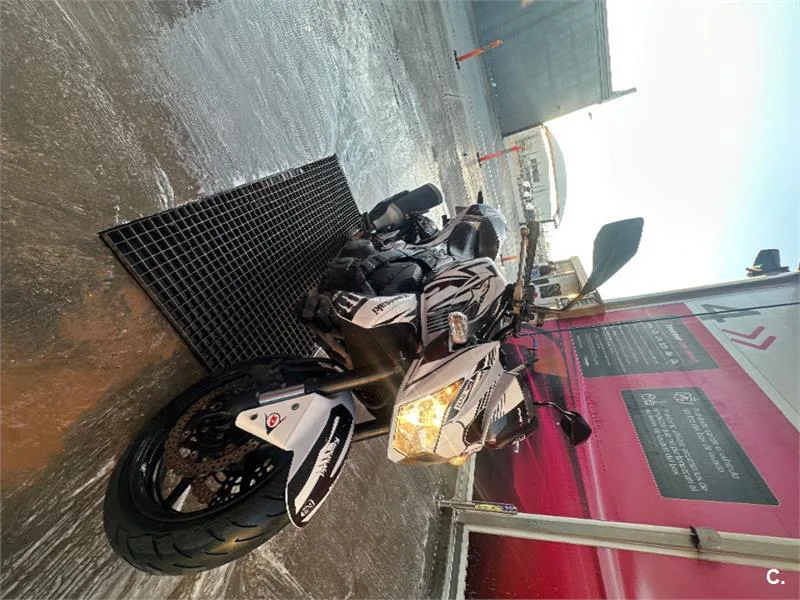 Kawasaki Z 750 – Vista 3