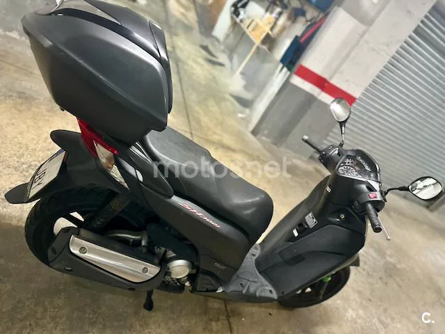 Honda SCOOPY SH300i Sport – Vista 11