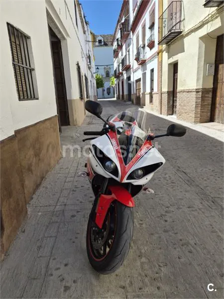 Yamaha R1 – Vista 4