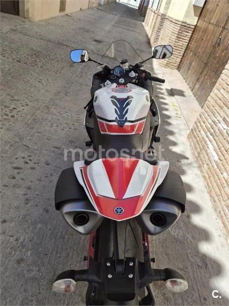 Yamaha R1 – Vista 9