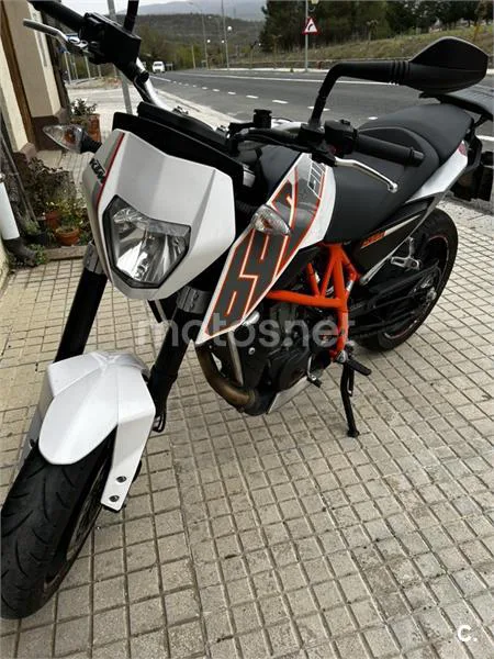 KTM 690 Duke – Vista 3