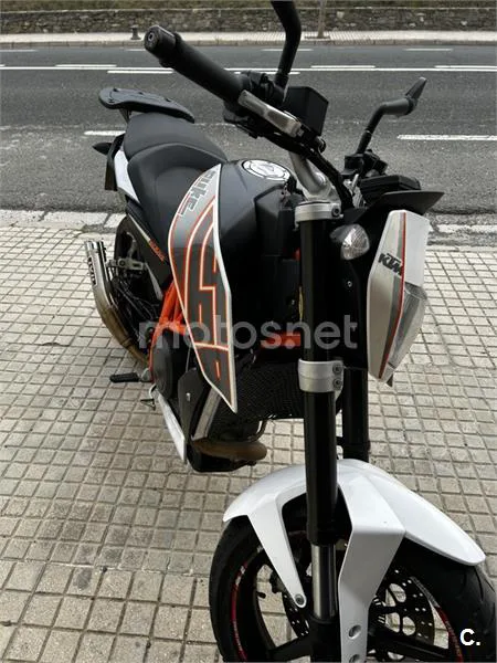 KTM 690 Duke – Vista 4