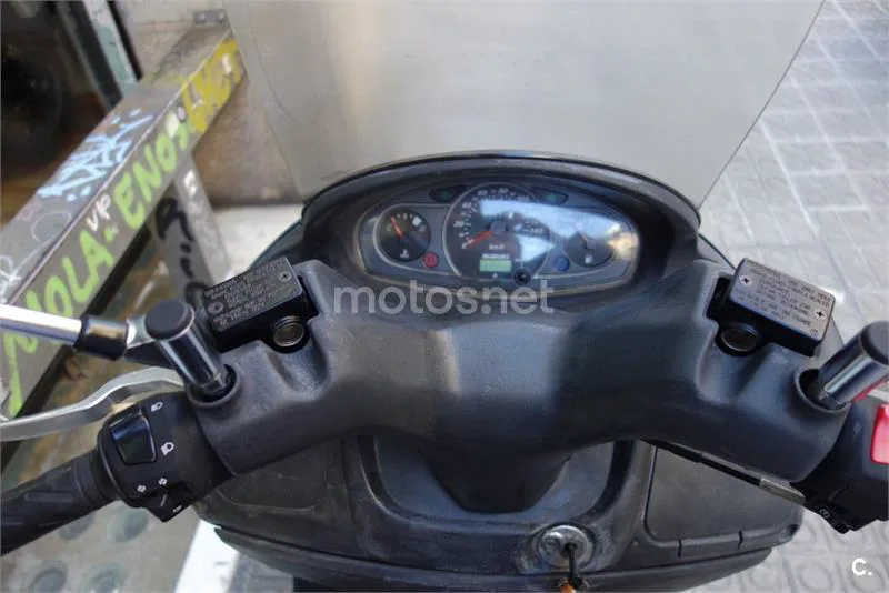 Suzuki Burgman 200 – Vista 8