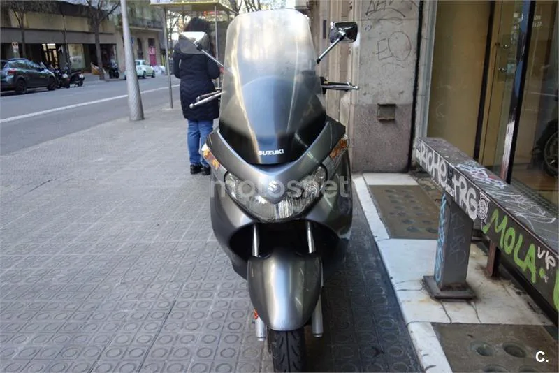 Suzuki Burgman 200 – Vista 10