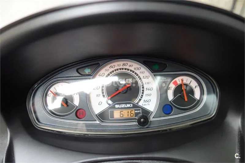Suzuki Burgman 200 – Vista 8