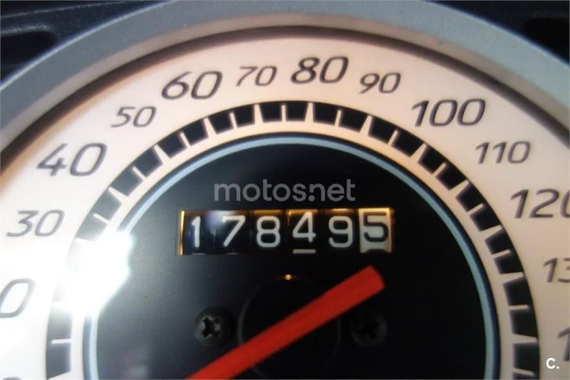 Suzuki Burgman 200 – Vista 9