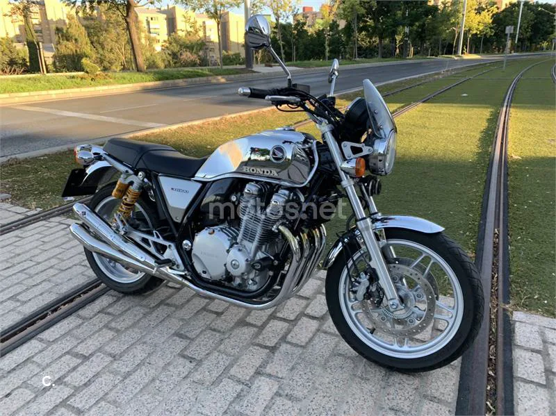 Honda CB 1100 – Vista 9