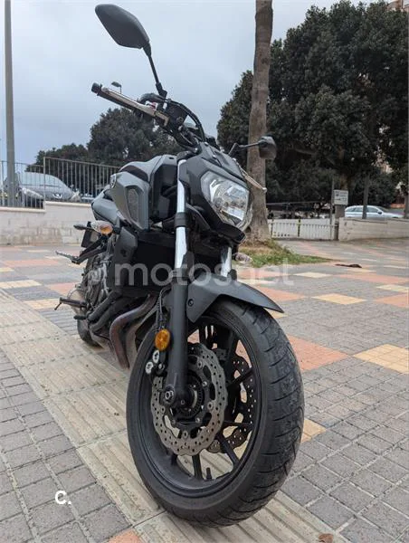 Yamaha MT-07 – Vista 7