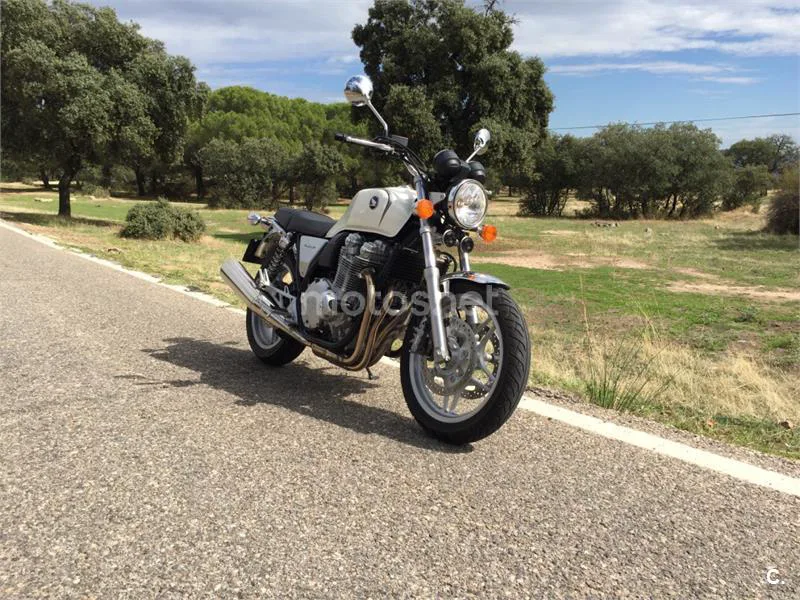 Honda CB 1100 – Vista 10