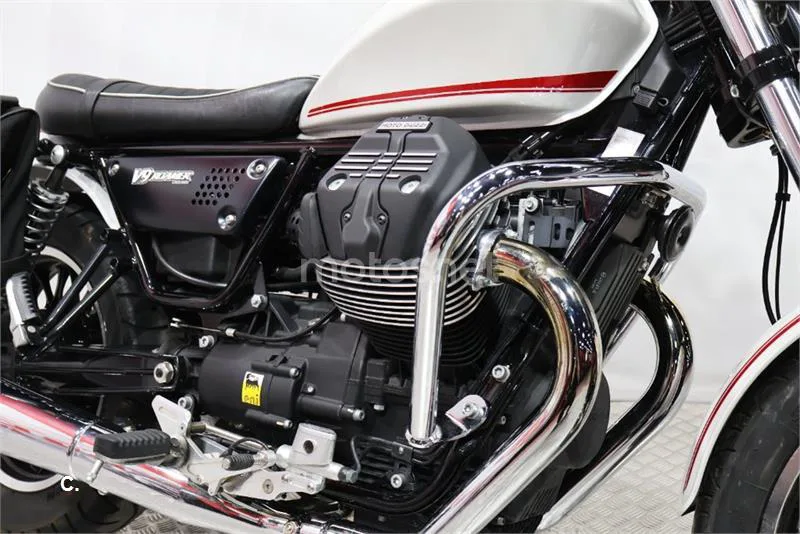 Moto Guzzi V9 – Vista 12