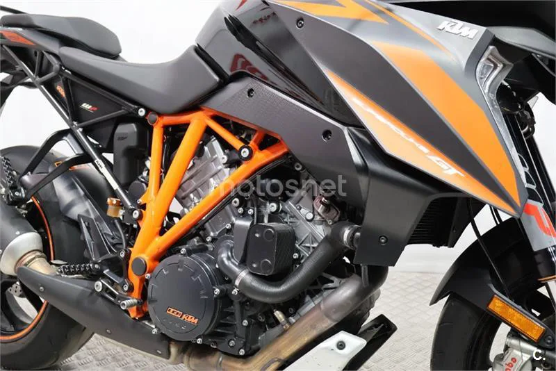 KTM 1290 Super Duke GT – Vista 12