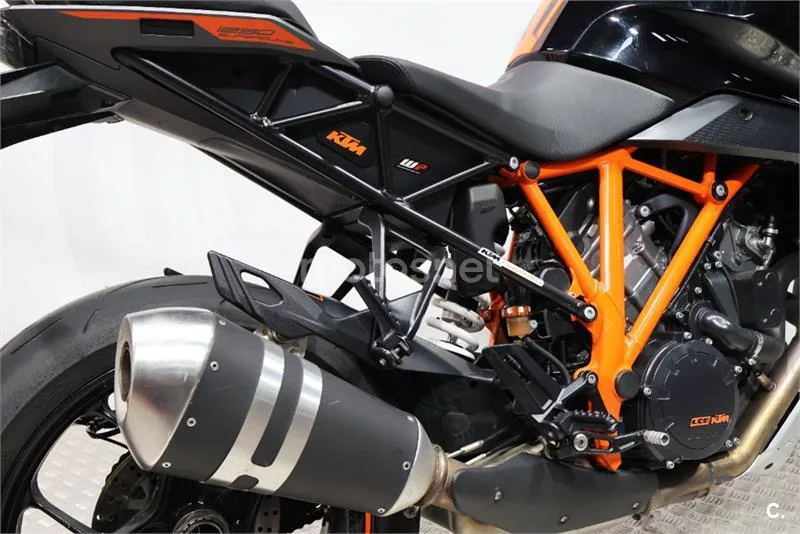 KTM 1290 Super Duke GT – Vista 15