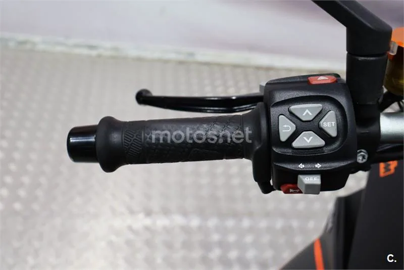 KTM 1290 Super Duke GT – Vista 8