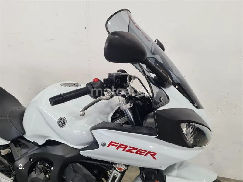 Yamaha FZ6 Fazer – Vista 15