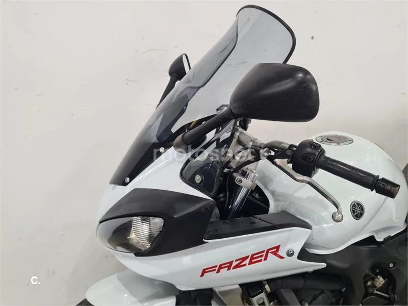 Yamaha FZ6 Fazer – Vista 16